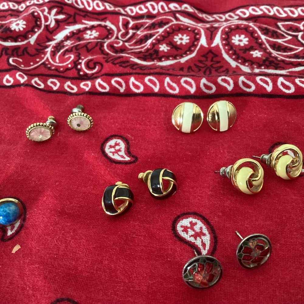 Six pairs of earrings..